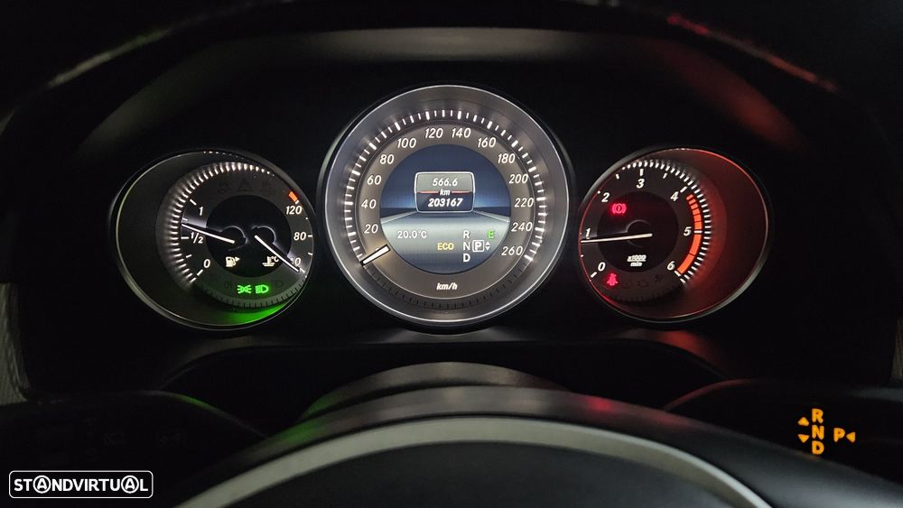 Mercedes-Benz E 220 BlueTEC Avantgarde Auto. - 11