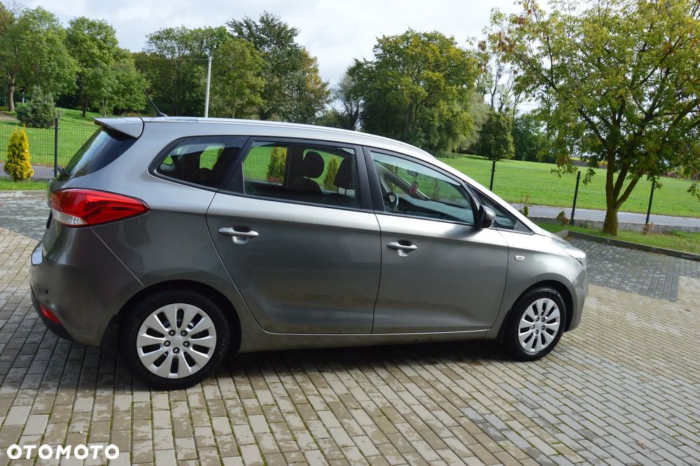 Kia Carens - 9