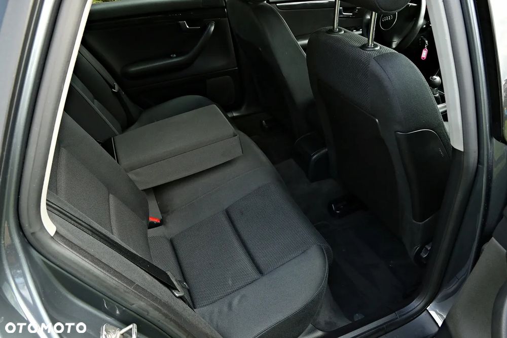 Audi A4 Limousine - 36
