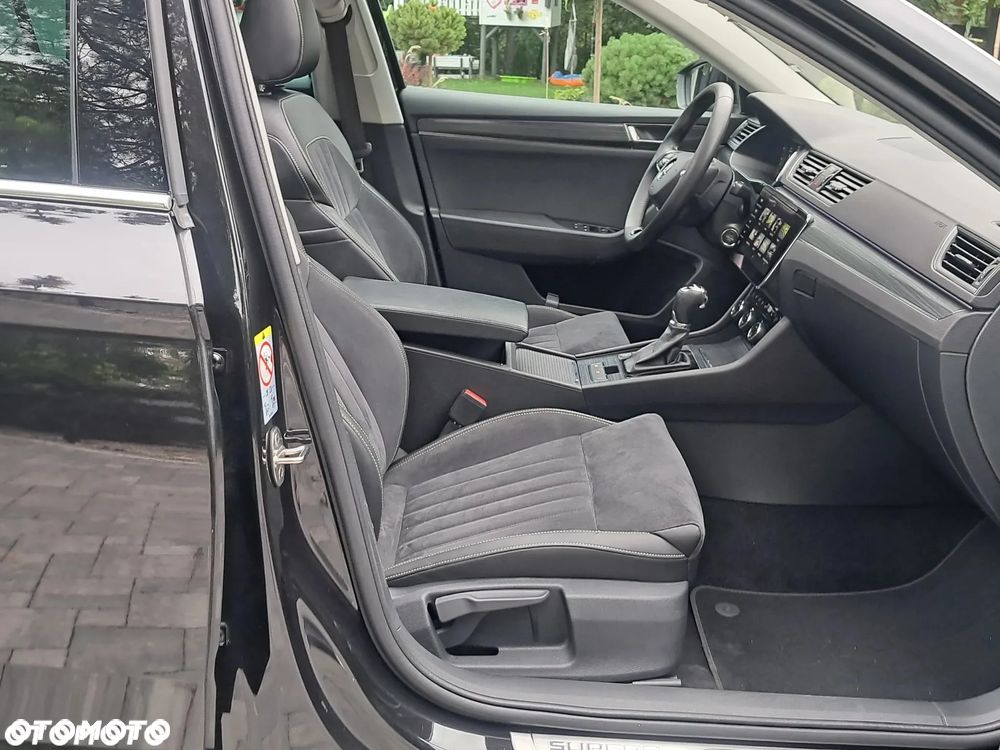 Skoda Superb 2.0 TDI DSG Premium Edition - 29