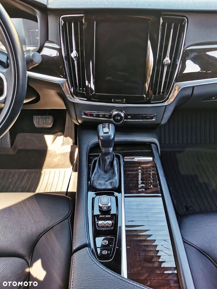 Volvo S90 T5 Momentum - 25