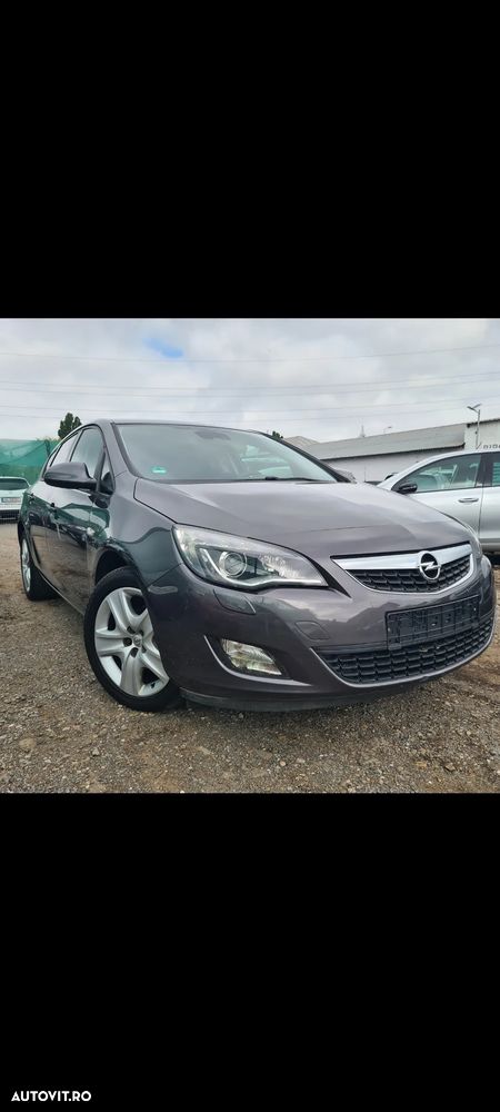 OPEL Astra 2011