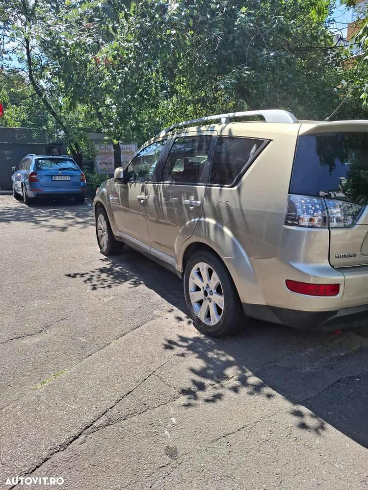 Mitsubishi Outlander - 3