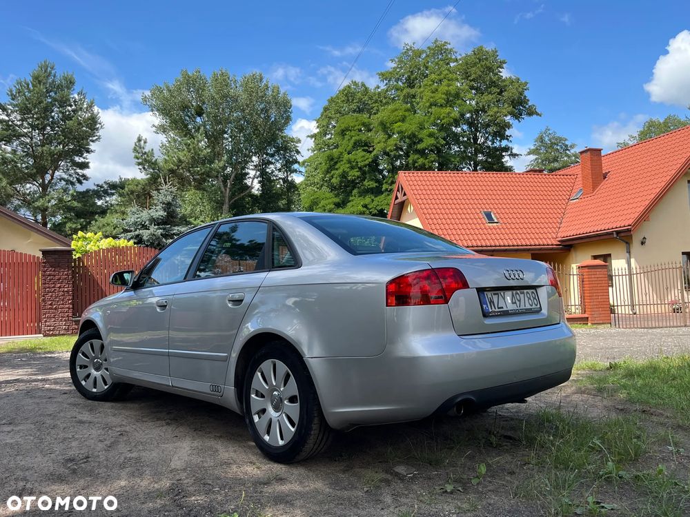Audi A4 Limousine - 12