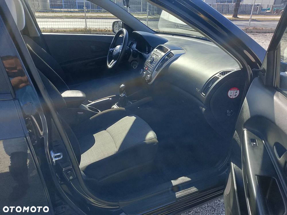 Kia Ceed - 13
