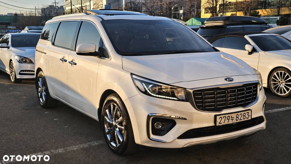 Kia Carnival - 2