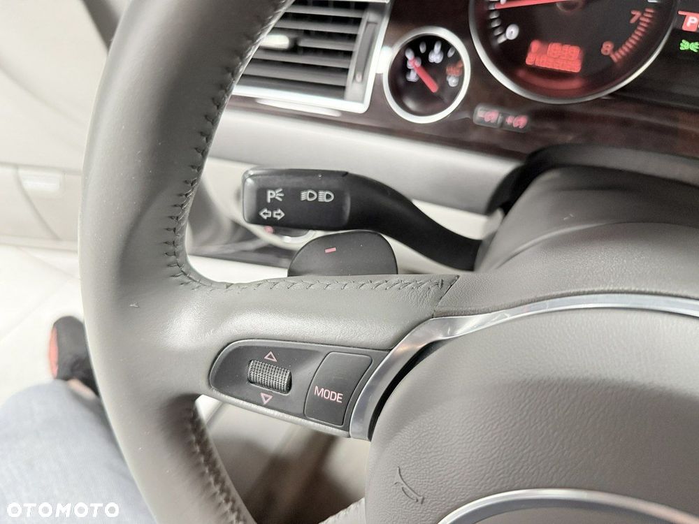 Audi A8 4.2 Quattro - 38