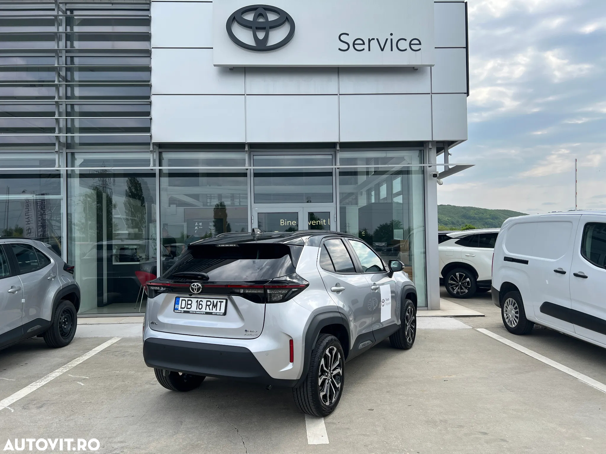 Toyota Yaris Cross 1.5 VVT-i HSD 4x4 Dynamic - 3