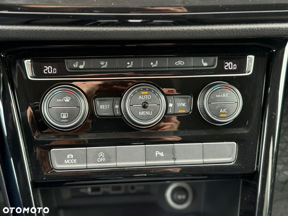Volkswagen Touran - 33