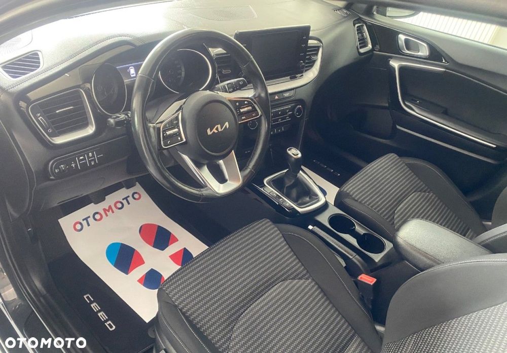 Kia Ceed - 8