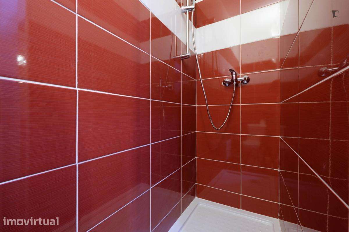 Quarto - localizado em Montes Claros Coimbra - Grande imagem: 3/16