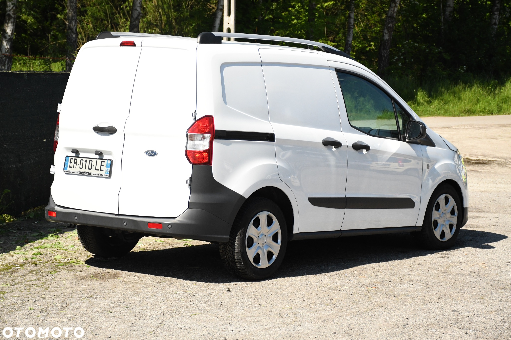 Ford Transit Courier - 17