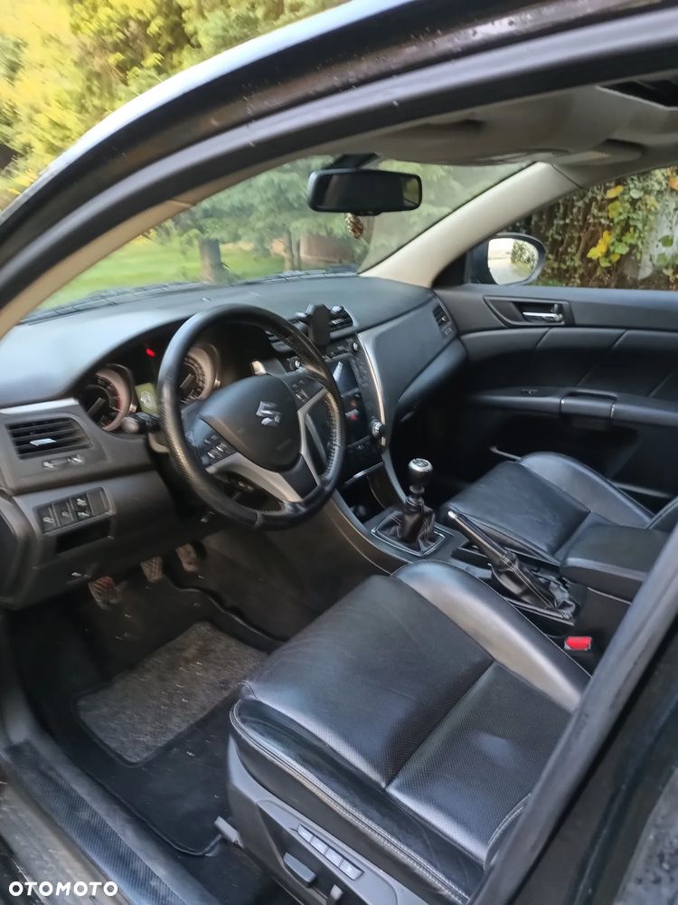 Suzuki Kizashi 2011 photo 5