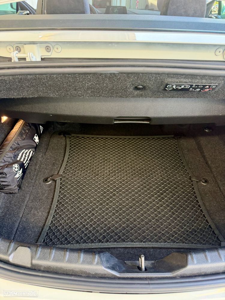 BMW 218 i Cabrio Pack M Auto - 32