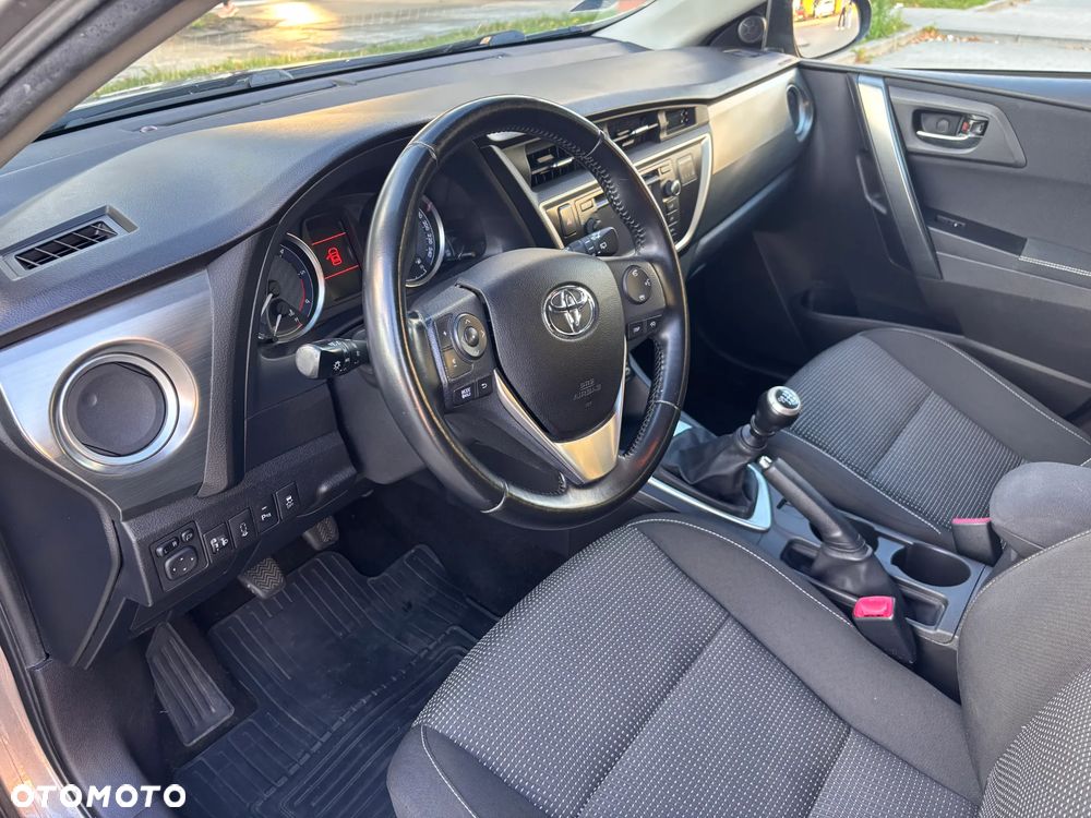 Toyota Auris 2.0 D-4D Executive - 18