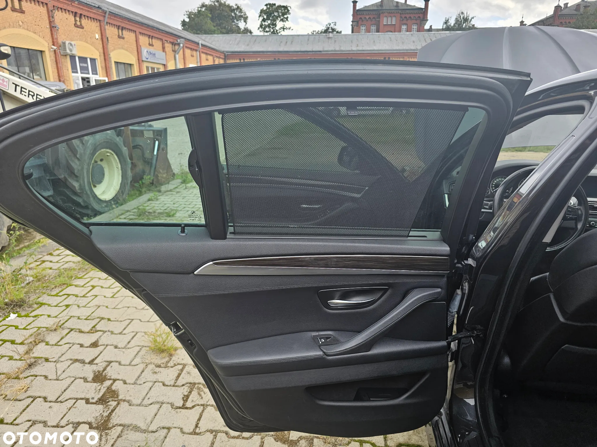 BMW Seria 5 525d xDrive - 12
