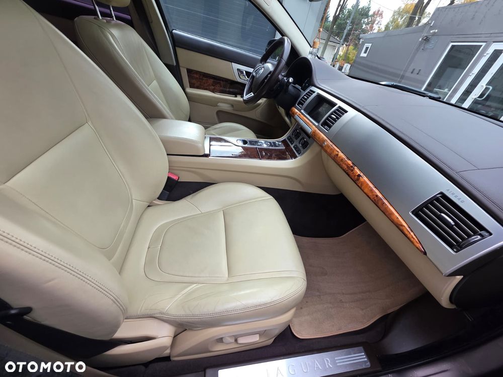 Jaguar XF 3.0 V6 D Luxury - 13