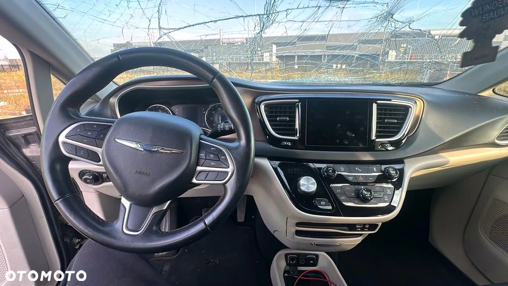 Chrysler Pacifica - 7