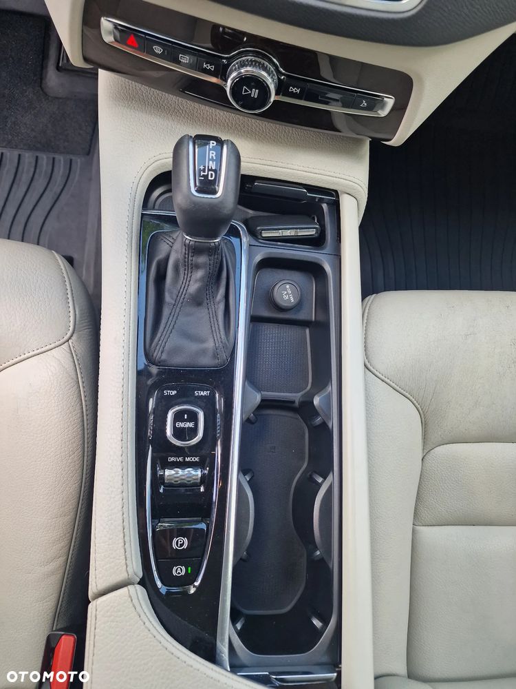 Volvo XC 90 - 21