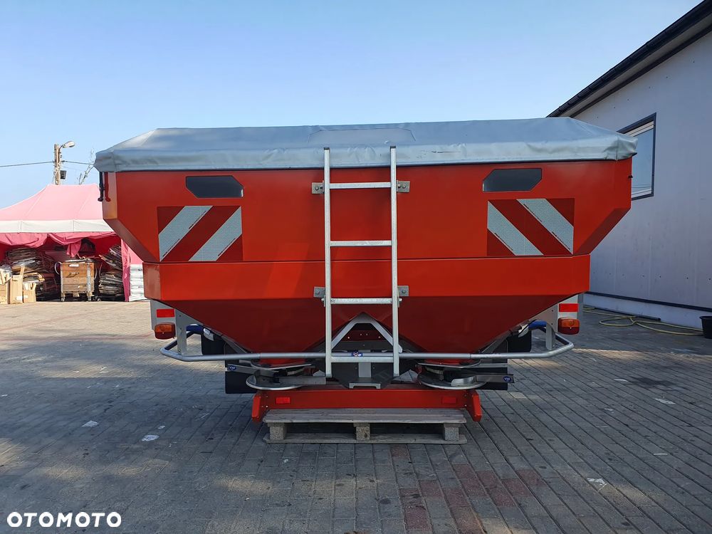 Kuhn Rozsiewacz AXIS 30.1 K 3.000 L - 1