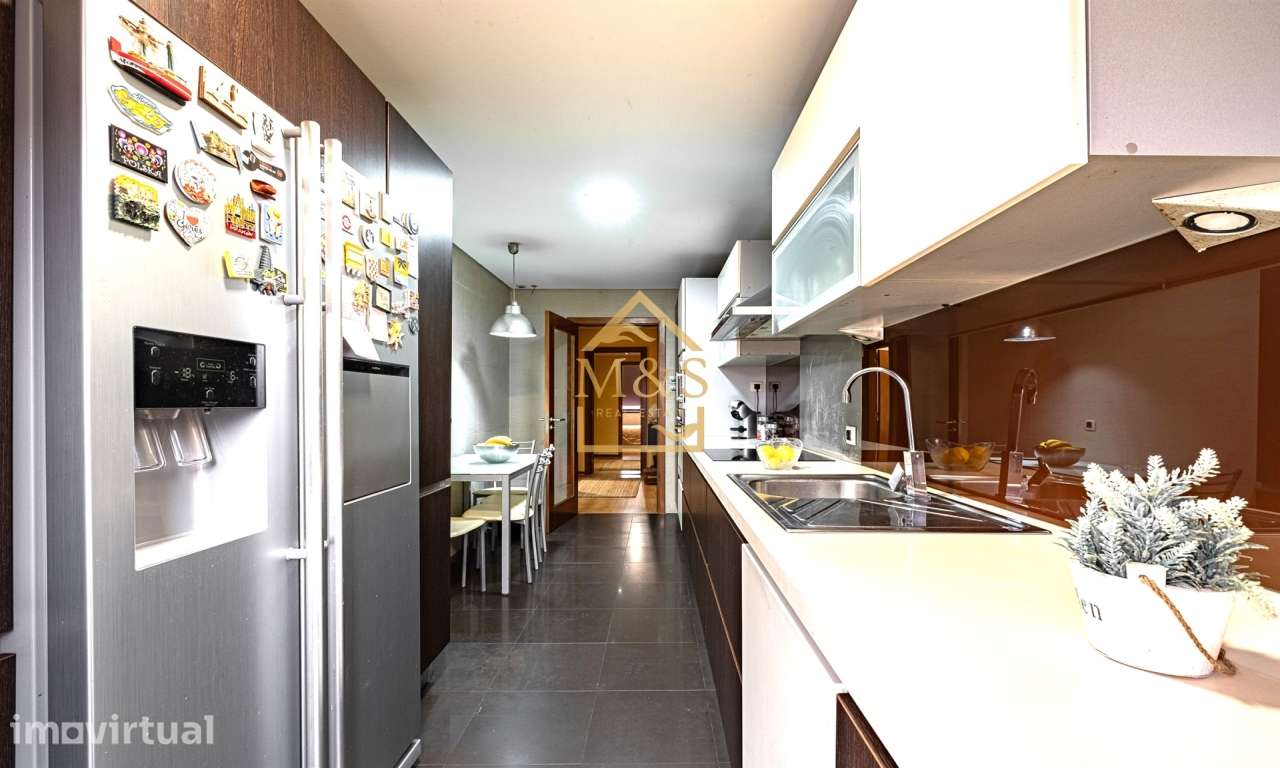 Apartamento T4 com terraço de 100Mts - Metro - Porto - Grande imagem: 2/19