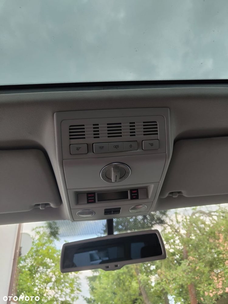 Volkswagen Multivan - 21