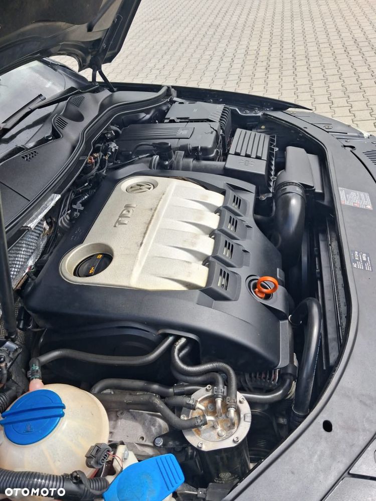 Volkswagen Passat 2.0 TDI DPF Highline - 13