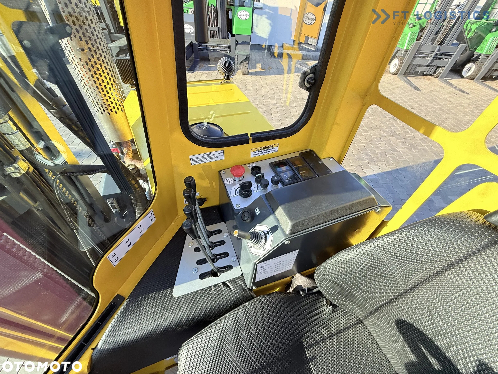 Combilift C3000 / GAS / TRIPLEX- 7600MM / POZYCJONER WIDEŁ / WOLNY SKON / PEŁNA OGRZEWANA KABINA / JEDYNIE 7868H / Szeroka oferta wózków czterokierunkowych i bocznych, dopasowanych do różnorodnych potrzeb i zastosowań. - 20