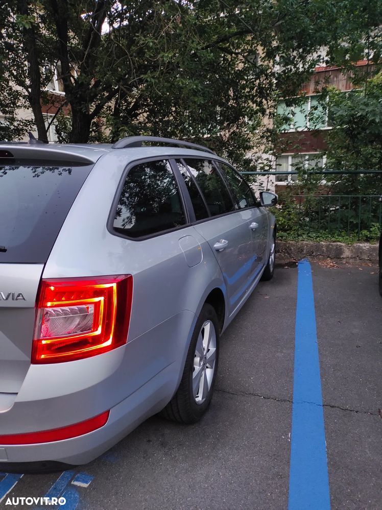 Skoda Octavia 1.6 TDI DSG Ambition - 8