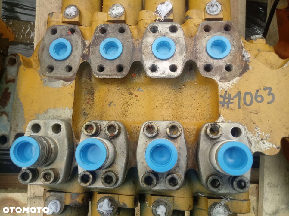 Rozdzielacz hydrauliczny Rexroth (4 Sekcje) - 2