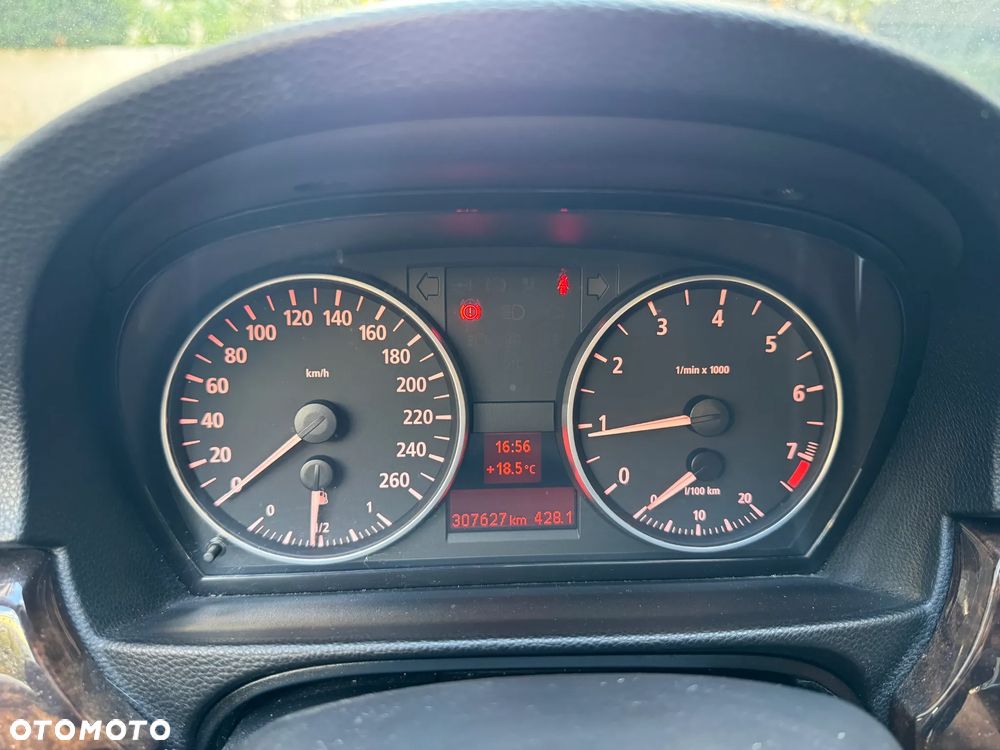 BMW Seria 3 330i - 16