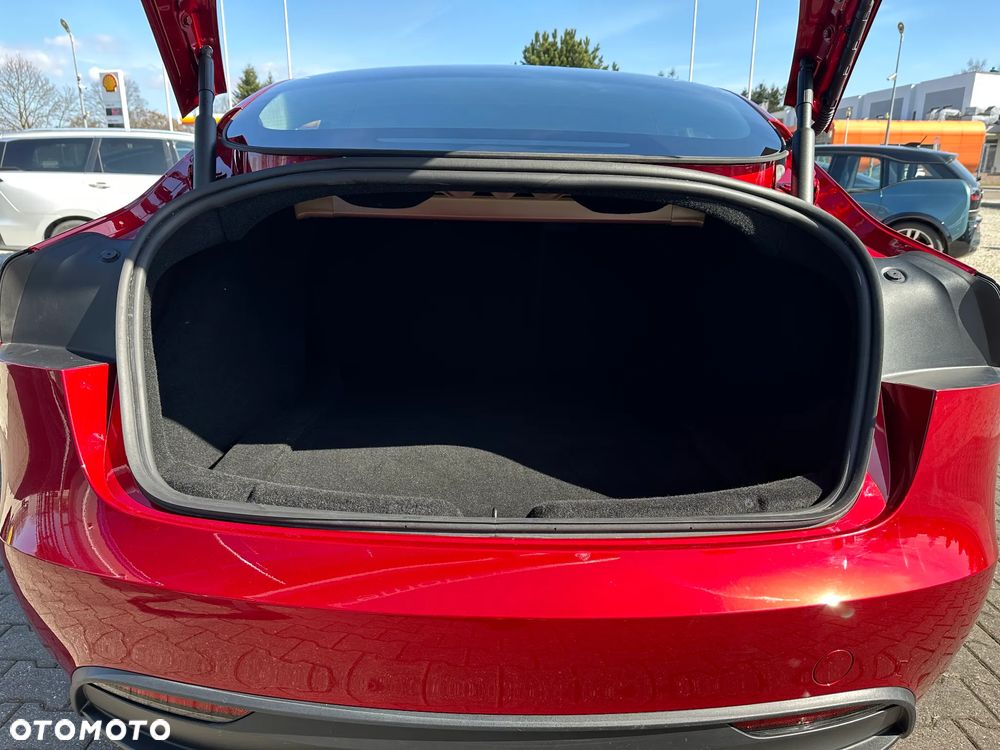 Tesla Model 3 - 8