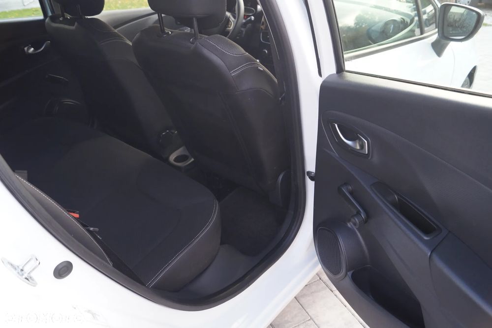 Renault Clio 1.2 16V 75 LIMITED - 11