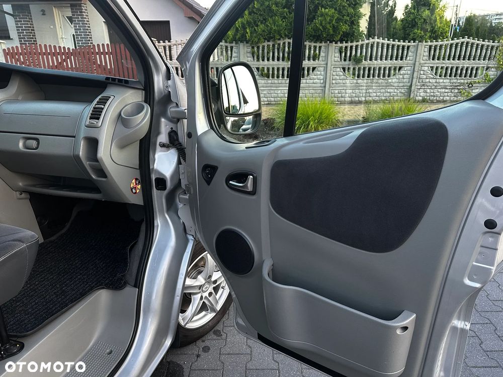 Renault Trafic Grand Passenger Black Edition - 12