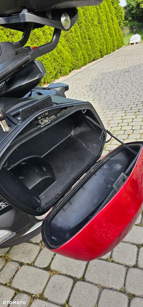 Honda VFR - 13
