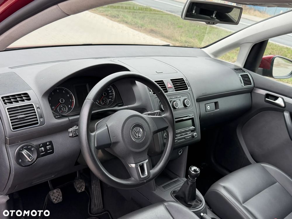 Volkswagen Touran - 11