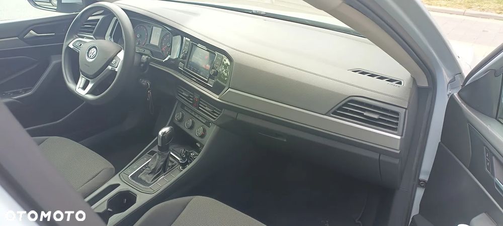 Volkswagen Jetta - 11