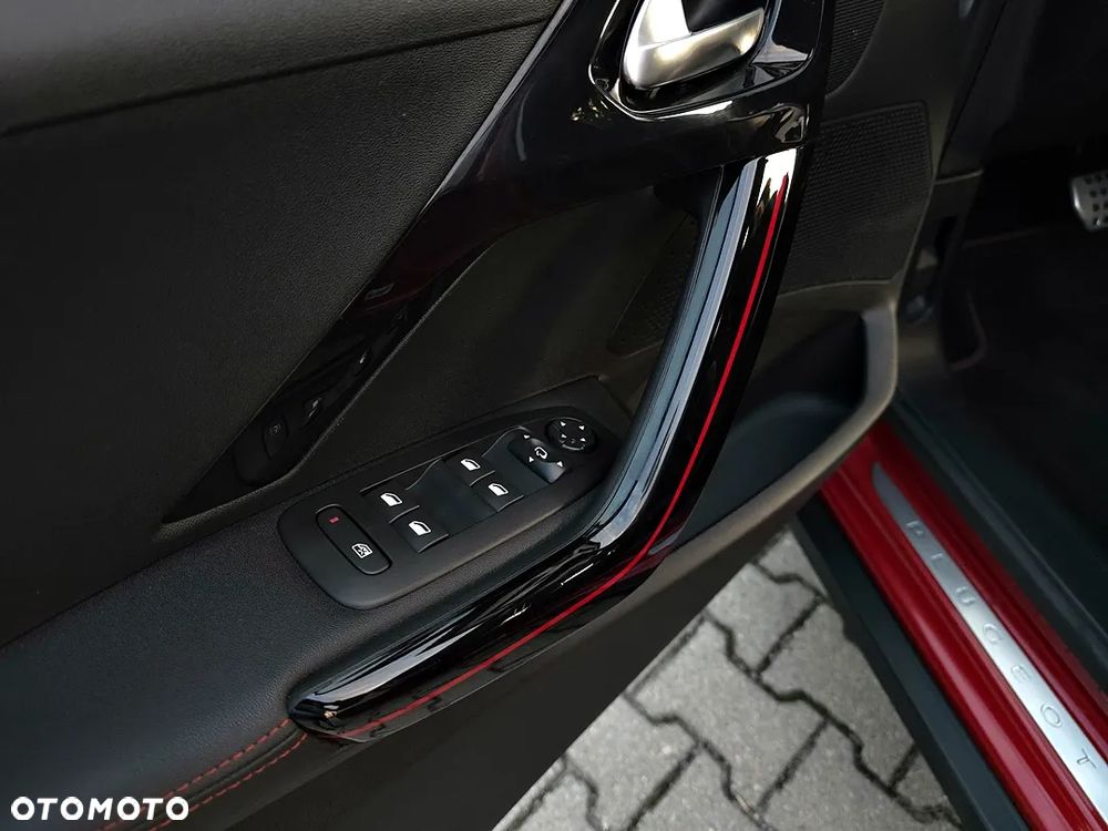 Peugeot 2008 BlueHDi 120 EAT6 Black Edition - 36