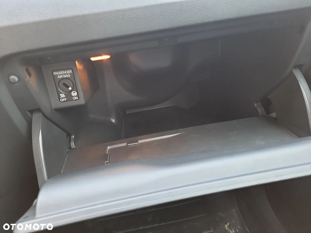 Skoda RAPID 1.2 TSI Ambition - 14