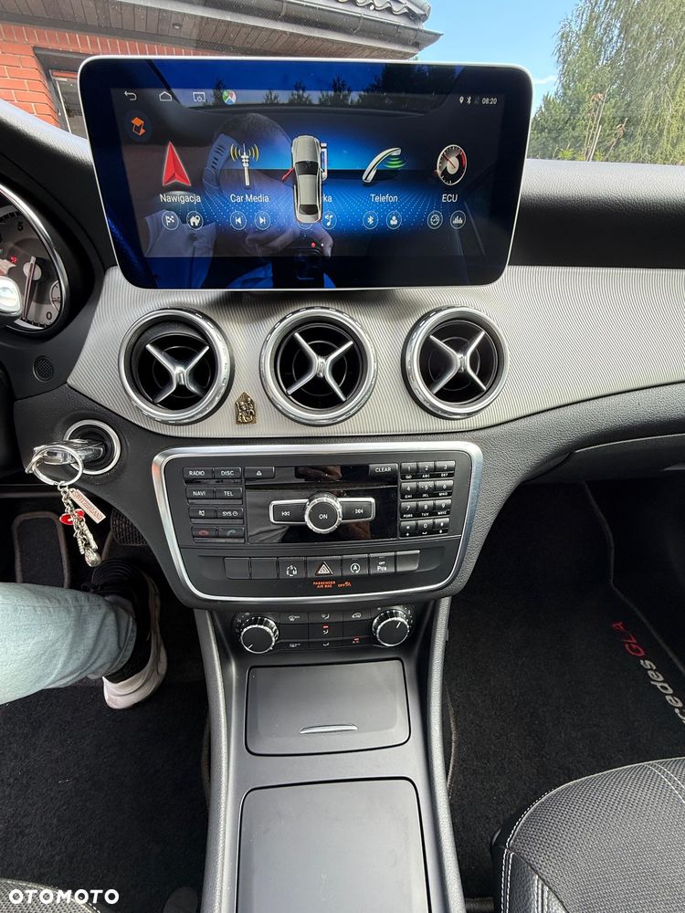 Mercedes-Benz GLA - 16