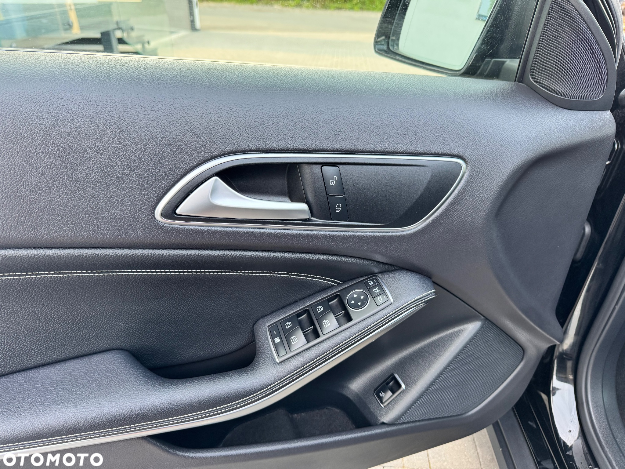 Mercedes-Benz GLA 180 7G-DCT UrbanStyle Edition - 17