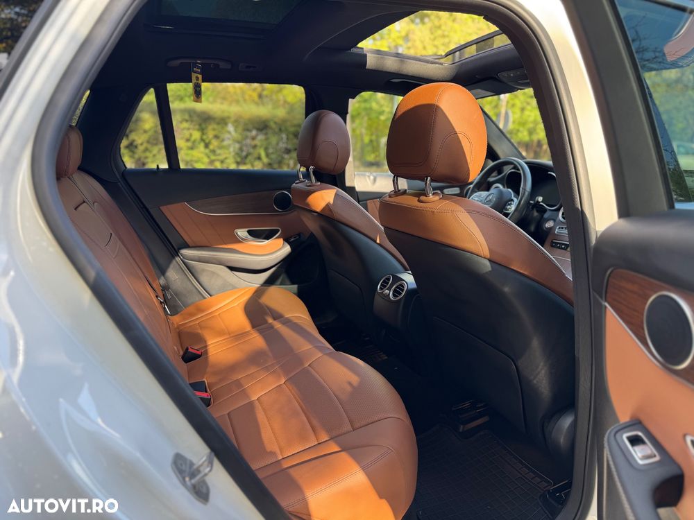 Mercedes-Benz GLC 300 4Matic 9G-TRONIC AMG Line - 25
