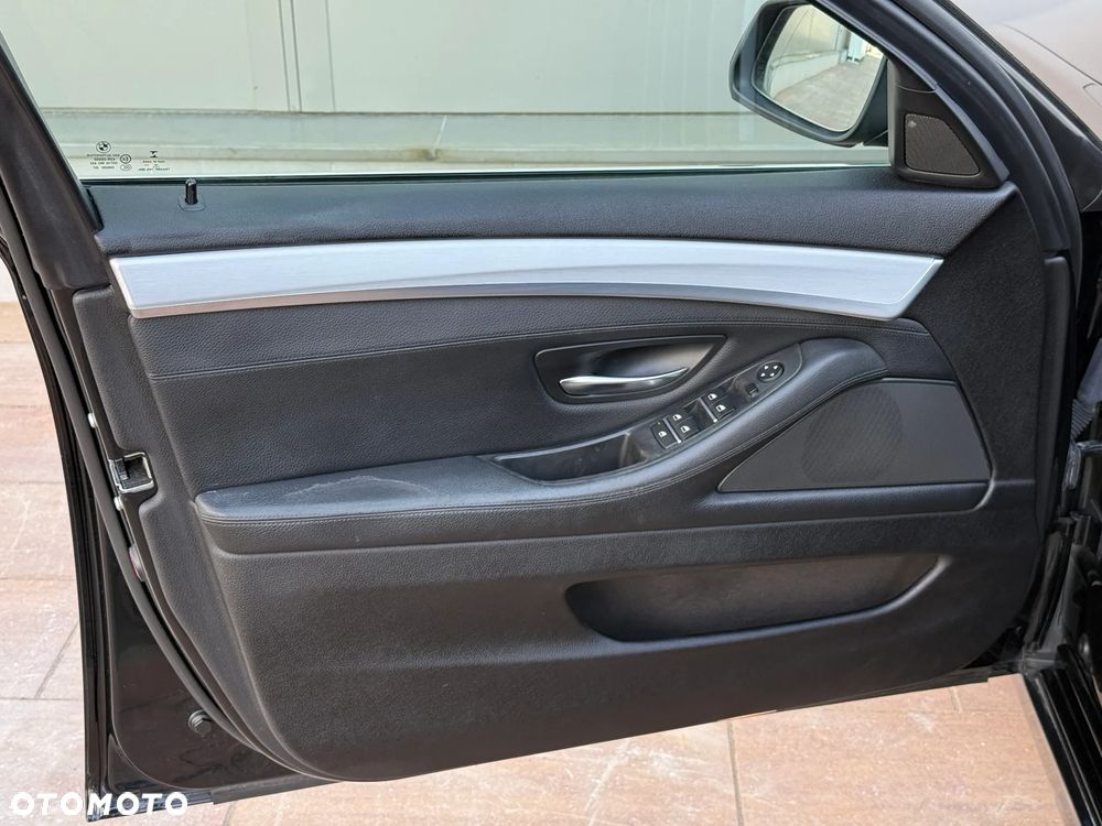 BMW Seria 5 520d xDrive - 10