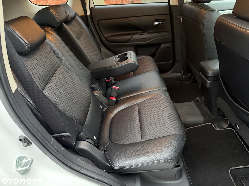 Mitsubishi Outlander 2.0 4WD - 29