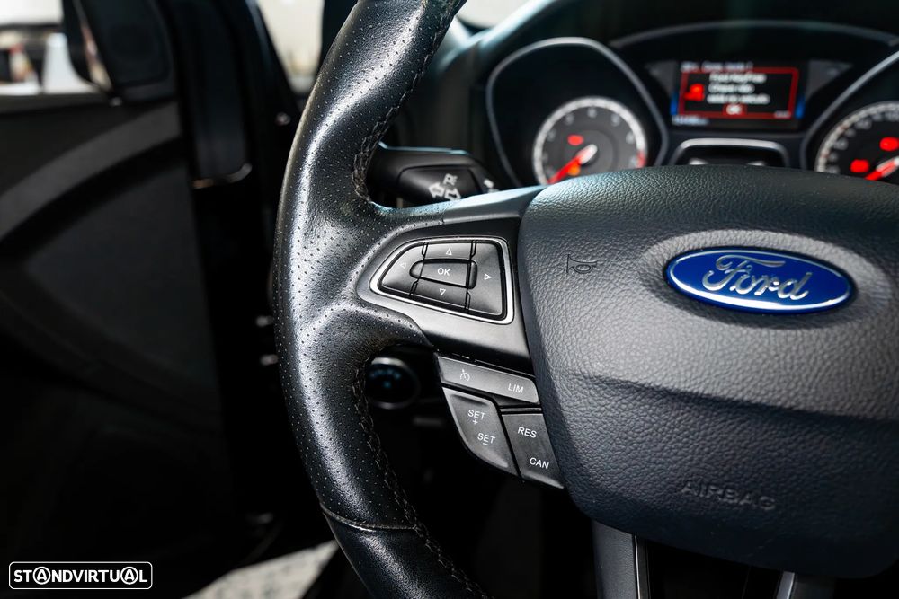 Ford Focus 2.0 EcoBoost ST c/ Pack Pele Desportiva - 13