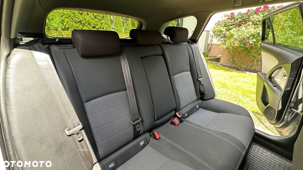 Toyota Avensis 2.0 D-4D Premium - 14