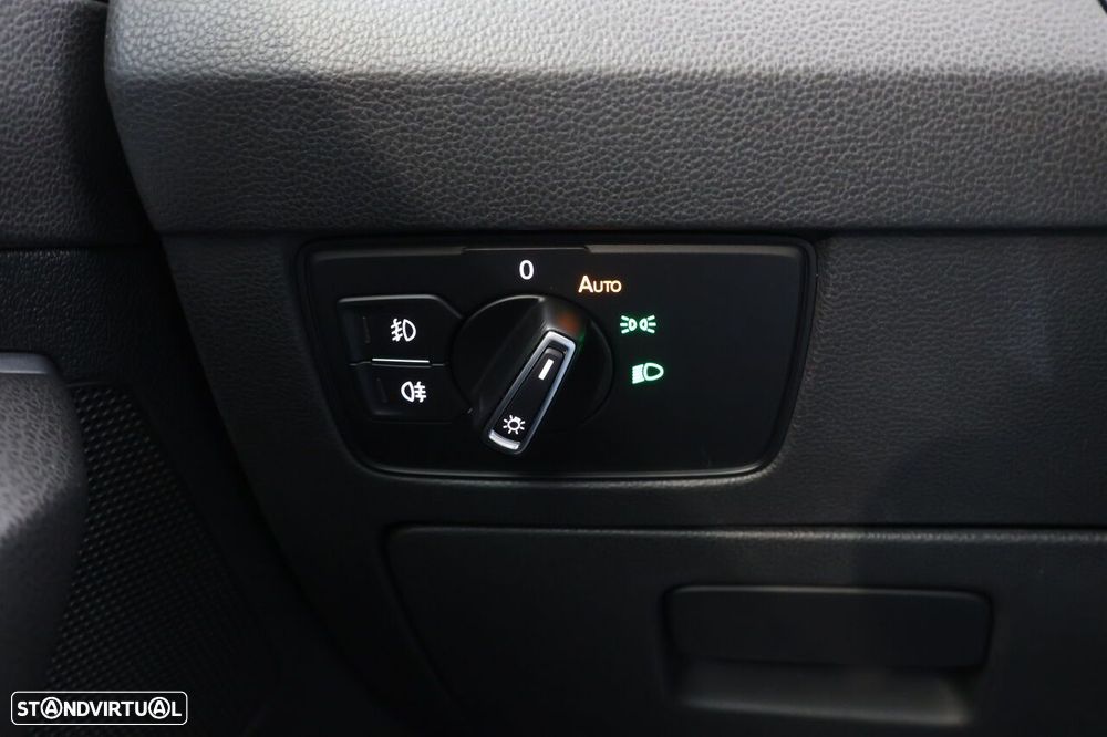 VW Passat Variant 2.0 TDi Business DSG - 18