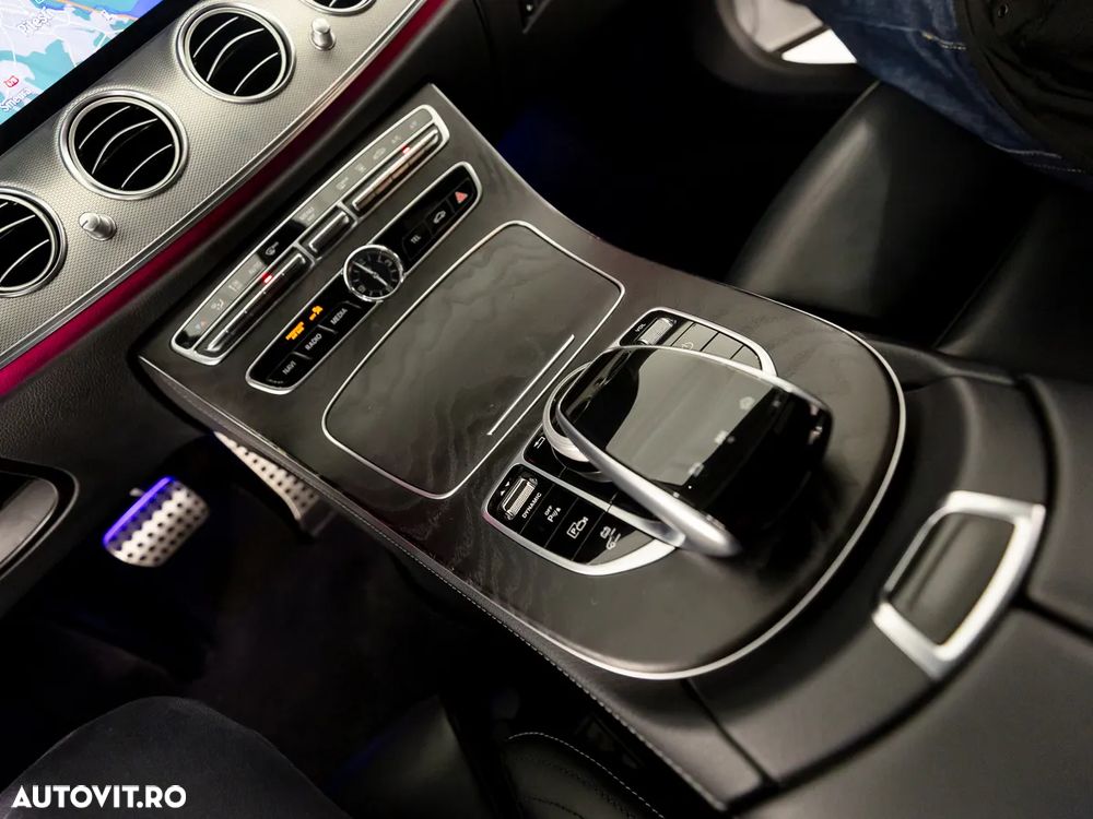 Mercedes-Benz E 300 de 9G-TRONIC AMG Line - 26