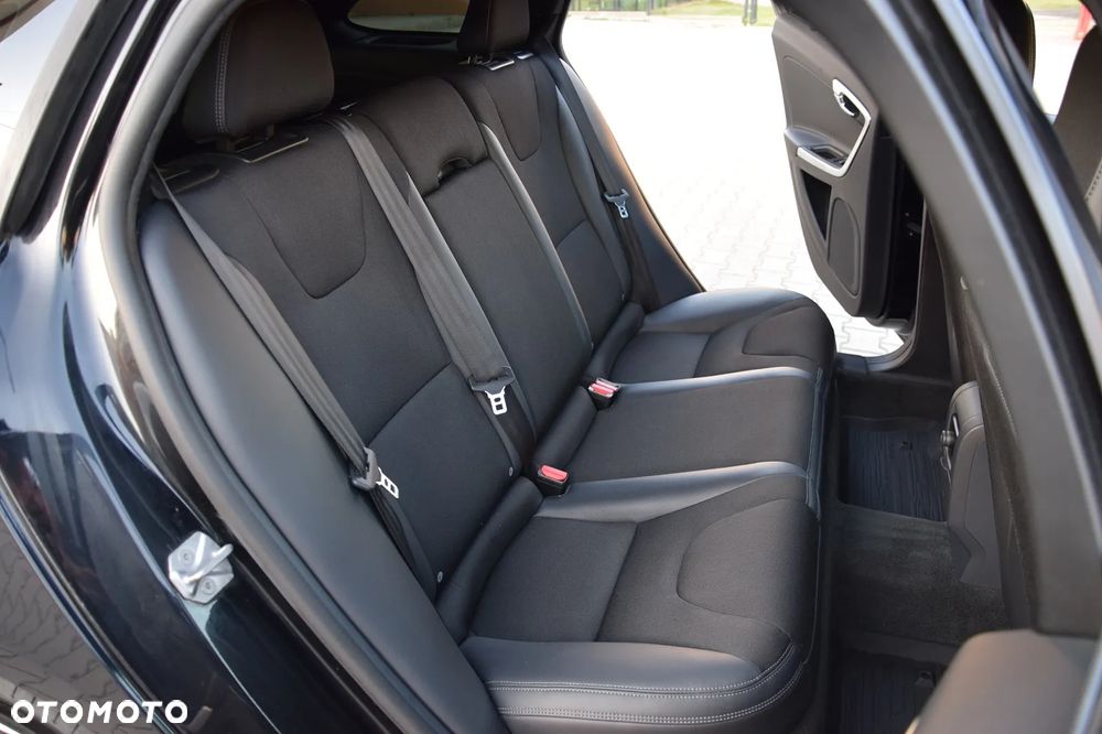 Volvo V60 D4 Geartronic Momentum - 20