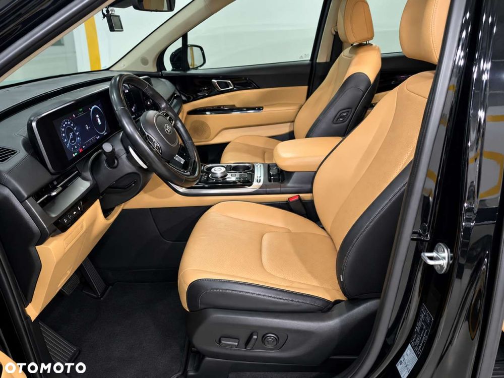 Kia Carnival - 17